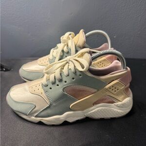 Nike Women’s Air Huarache Low Top Sneakers - Pastel Multi. Worn twice no box.